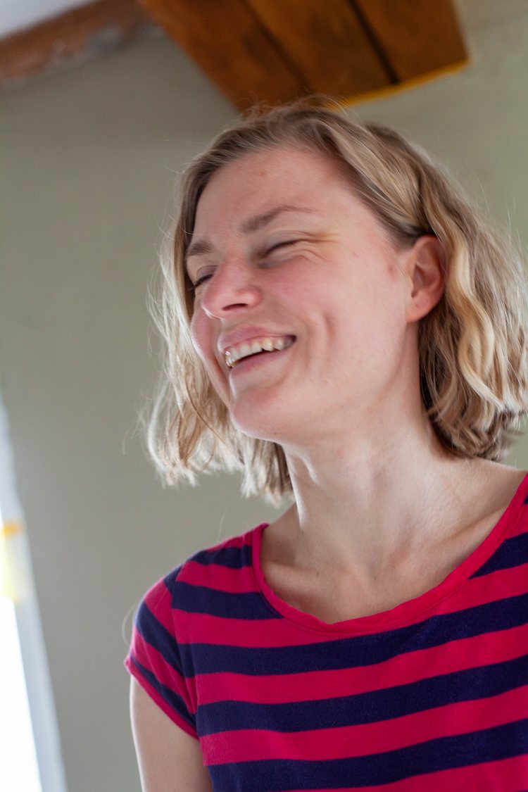 Ein spontanes Lachen während eines Porträtshootings.